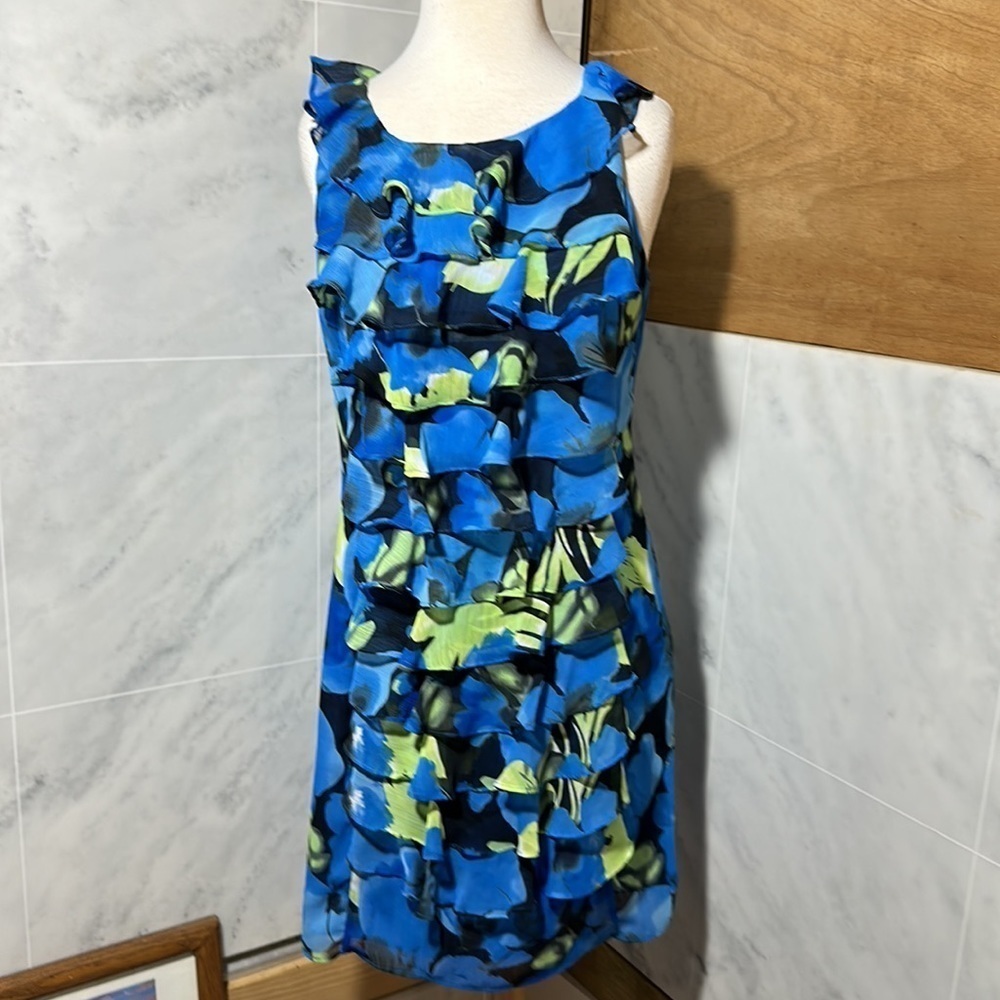 ADRIANNA PAPELL RUFFLE FRONT DRESS size 8